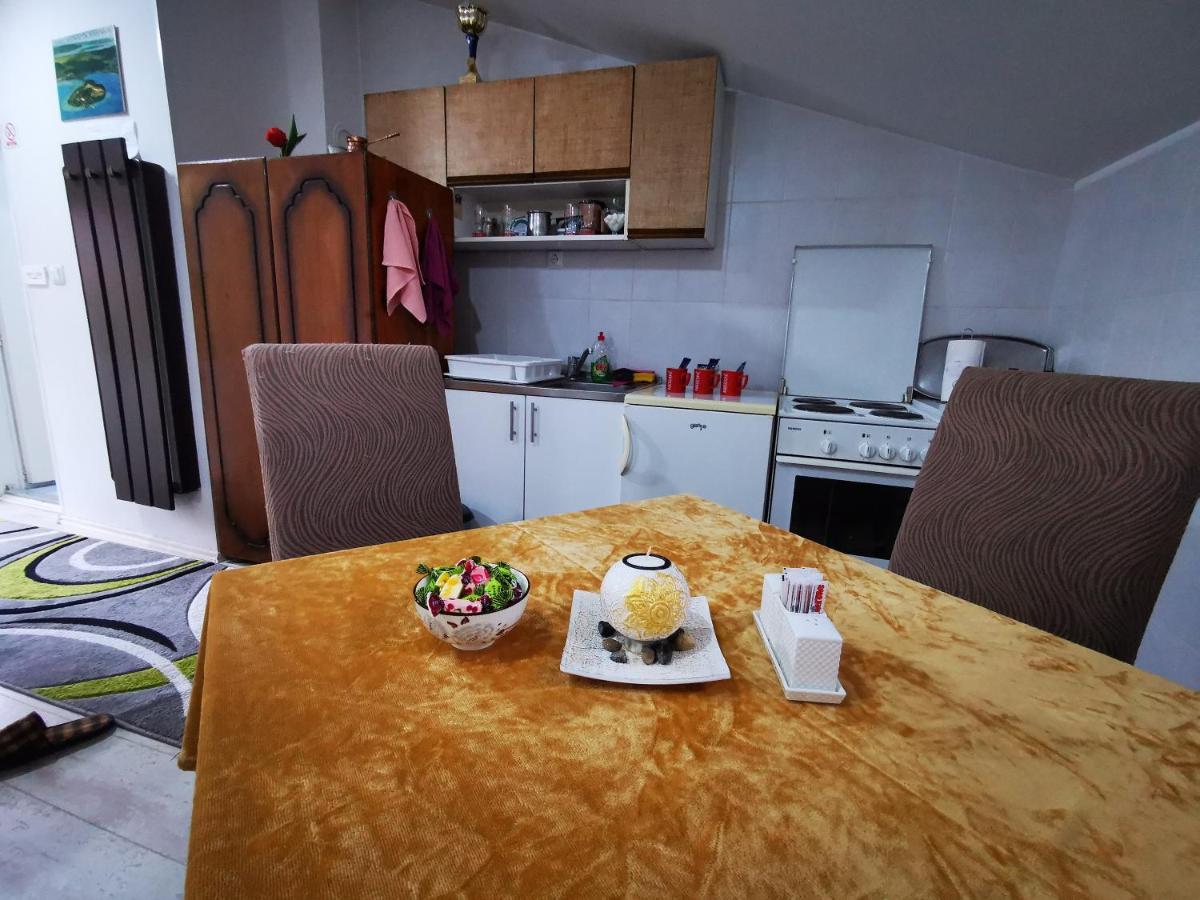 White Apartment Sarajevo - Free Parking Екстериор снимка